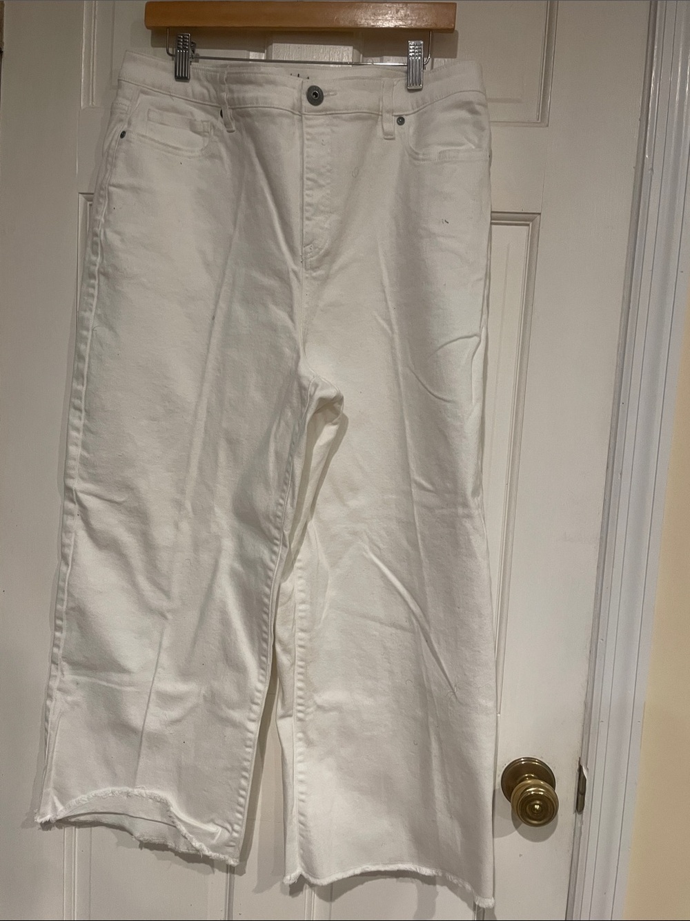 Style & Co. White Cropped Wide-Leg Jeans with Raw Hem